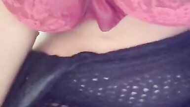 Sexy MILF Indian Bhabi Honey kühlt ihre heißen Brüste ab - 10 image
