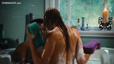 Célébrités nues - Gros seins naturels