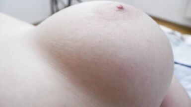 Grandes rebotando tetas naturales - 2 image