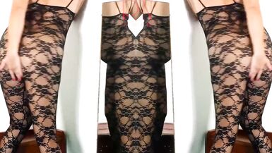 Deux adolescentes posant en lingerie de corps en maille noire Lingerie sexy. 2 - 3 image