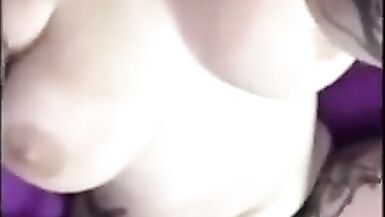 Dövmeli esmer Arabelle kamera önünde her becerildiğinde inliyor - 11 image