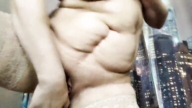 MILF super sexy AimeeParadise : seulement des insertions chaudes et extrêmes ! - 4 image