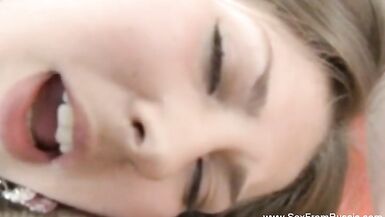 Une beauté russe a été baisée par un homme russe pour se sentir...