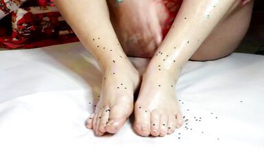 Foot Massage with Oil and Glitter Relaxing Music - 13 image