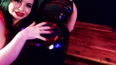 Mia Milf bustosa in lattice Domme BBW dea - 2 image