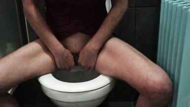 Caly pees and masturbates on the toilets - 2 image
