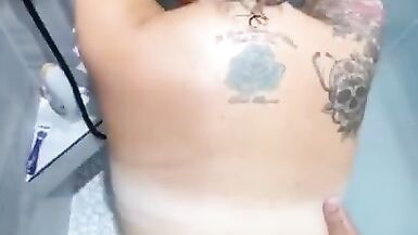 Cumming on wifes face after fucking her in the shower - 5 image