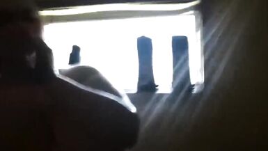 Montrer à 8 mois de grossesse Un gros ventre de femme enceinte - 11 image