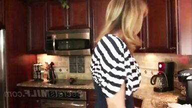 Incredibile MILF riesce a sedurre con successo un uomo inesperto - 5 image
