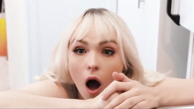 La madrastra se une después de pillar a su hija y a su novio follando - 6 image