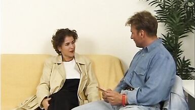 24 Jahre alte Franzoesin mit ganz geringer Schamgrenze - 3 image