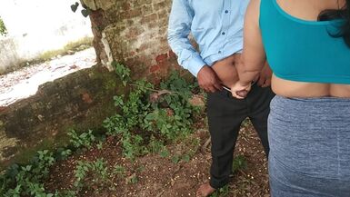 Ajnbi Ne Maa Ko Jungle Ke Khandharo Me Patakar Ghar Me Choda - 1 image