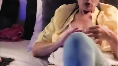 Ginger B versucht einige Oma-Schlüpfer - 14 image