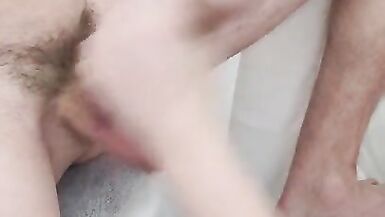 Frau gibt den besten Handjob. Ich kam so hart. - 3 image