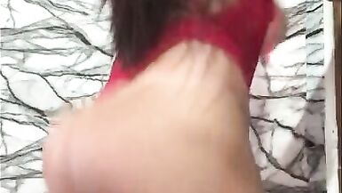 MILF excitada faz twerk enquanto bate palmas ao seu enorme rabo - 8 image