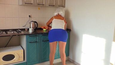 Il culo grosso della matrigna chiede un cazzo grosso nellanale - 1 image
