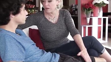 Le beau-fils quitte la maison, mais la belle-mère lui donne une chatte pour rester. - 5 image