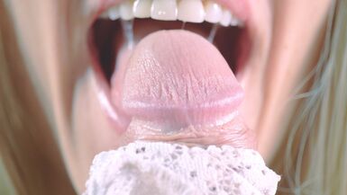 Sessuale pompino stuzzicante con la lingua e orgasmo perfettamente rovinato - 1 image