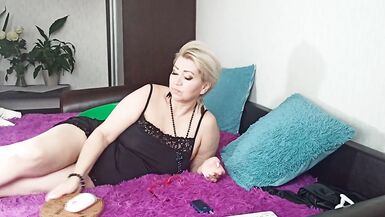 La MILF mature dépravée AimeeParadise pisse dans un bassin))) - 4 image