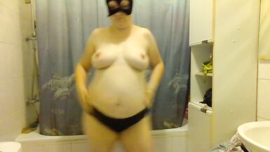 WILD CAT. Dress-up. IN THE BATHROOM - 2 image
