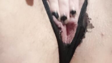 Блондинка говорит с Крисом