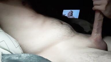 Une bonne fille devenue une mauvaise fille aime avoir une bite dans la bouche