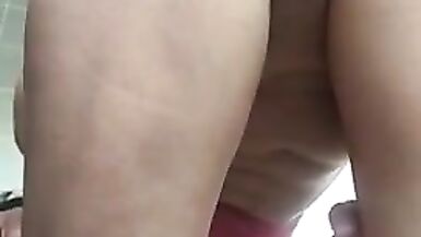 Потная MILF после тренировки трахает задницу с любимой затычкой - 12 image