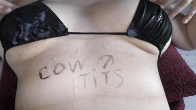 Une femme aux gros seins transformée en salope couverte de sperme dans un gangbang de RP - 7 image