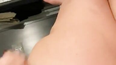 Follando MILF en Extremely Small NYC Hotel Room - 9 image