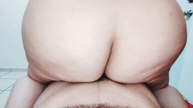 Anal Sex mit meinem Nachbarn Er schiebt es in meinen Arsch wirklich gut und ich gebe ihm viele Amateur Lutscher - 12 image