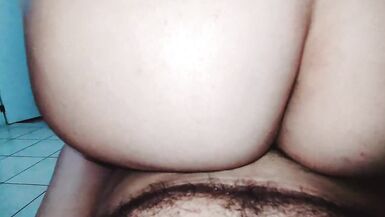 Anal Sex mit meinem Nachbarn Er schiebt es in meinen Arsch wirklich gut und ich gebe ihm viele Amateur Lutscher - 2 image