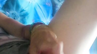 MILF masturbiert mit rosa Dildo - 11 image