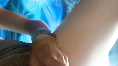 MILF masturbiert mit rosa Dildo - 13 image