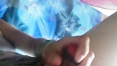 MILF masturbiert mit rosa Dildo - 3 image