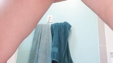 Hotwife mit riesigen Titten Squirts mit massivem Dildo - 13 image