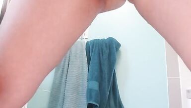 Hotwife mit riesigen Titten Squirts mit massivem Dildo - 14 image