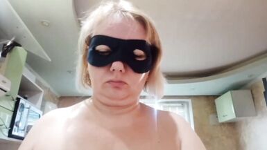 Stepmom wanted to make an omelet, but began to caress herself - 4 image