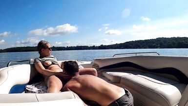 Les dernières semaines de lété nous ont permis de faire lamour sur le lac.