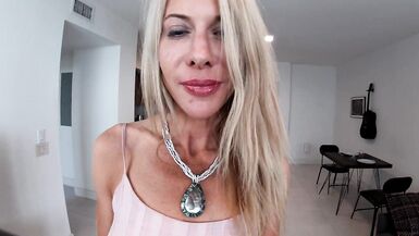 Мачеха дает пасынку советы по свиданиям - Taboo Handjob - 2 image