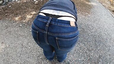 Balina Kuyruğu Büyük Göt MILF Halka Açık Teşhirci - 6 image