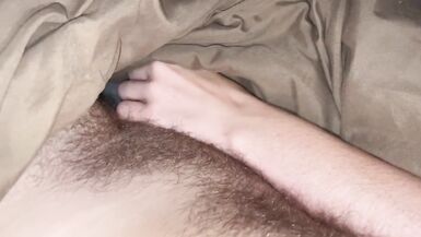 Frau weckt Ehemann mit schönem Handjob in der Mitte der Nacht - 4 image