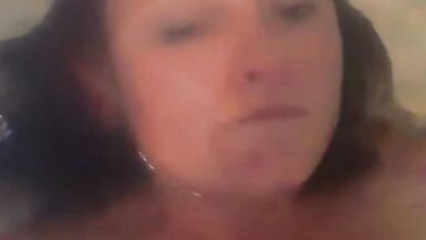 MILF troia fa il bagno e poi succhia il cazzo - 8 image