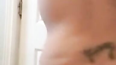 Spogliarello per il mio vicino prima che il marito torni a casa - 14 image